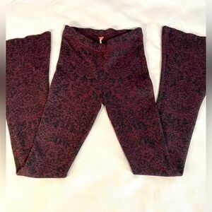 Free People women’s knit flare leg pants. Size Medium.